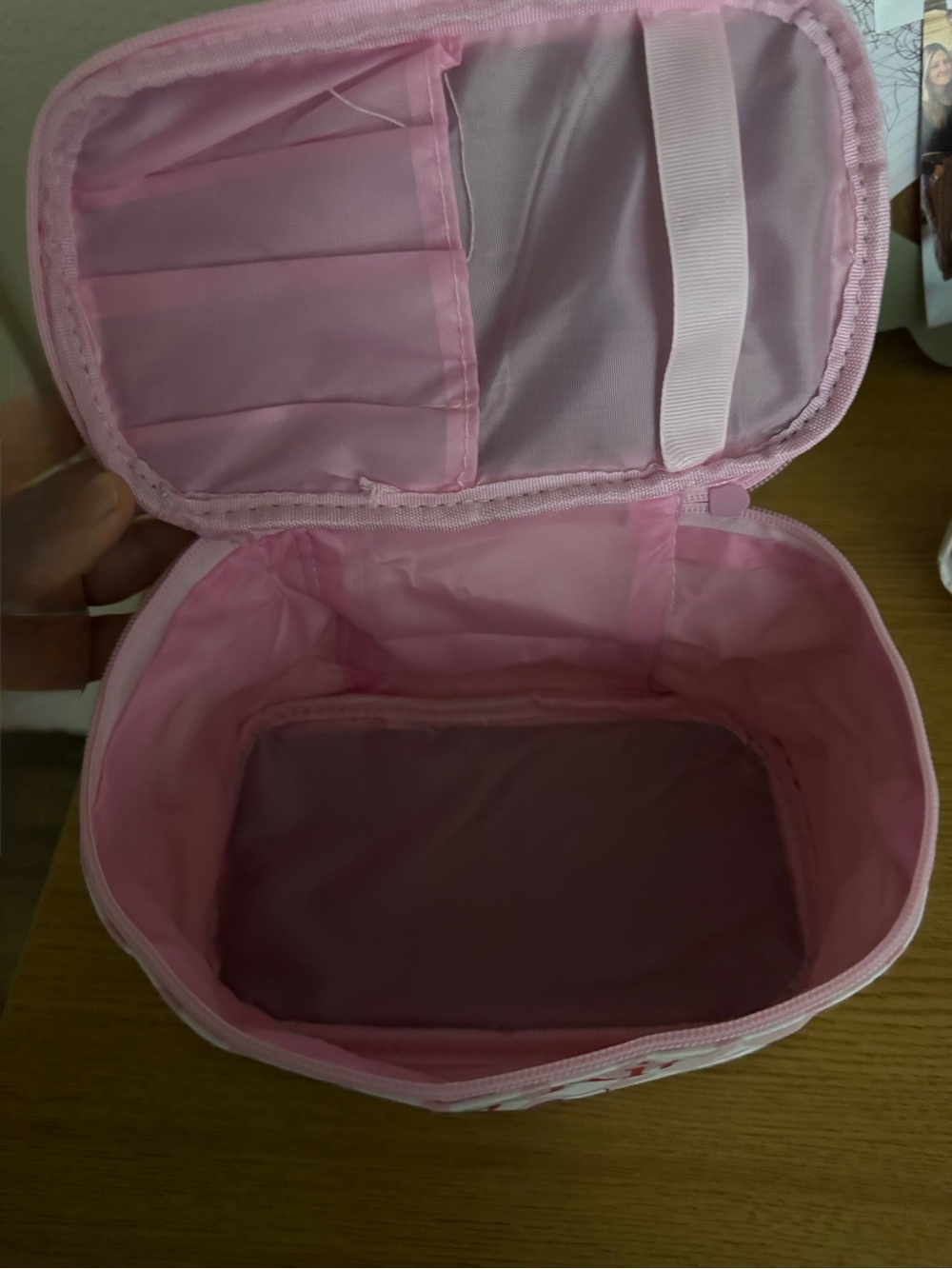 Hello Kitty Cosmetics Trunk - Picture 2 of 2